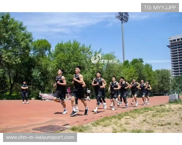 球队在季后赛前调整训练重点提升体能储备，季后赛参赛队伍