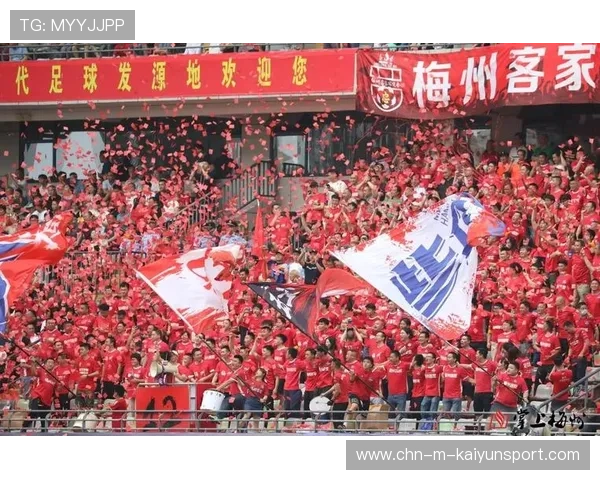 足球俱乐部通过文化活动增强与球迷的情感联结与忠诚度，对足球俱乐部的要求及建议